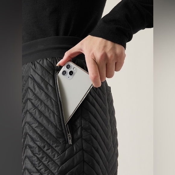 Athleta Solstice Short (Apres Ski Short) - Picture 3 of 10